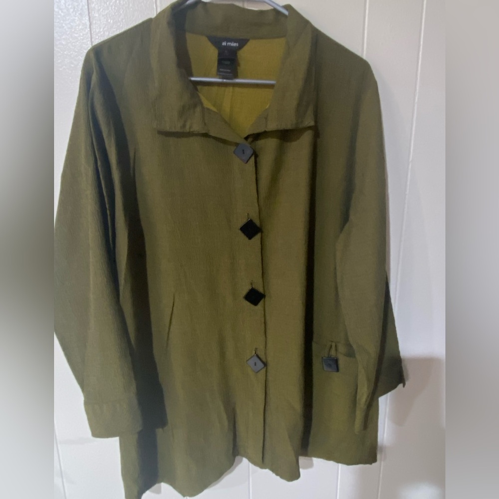 Women’s top   XL. Ali Miles